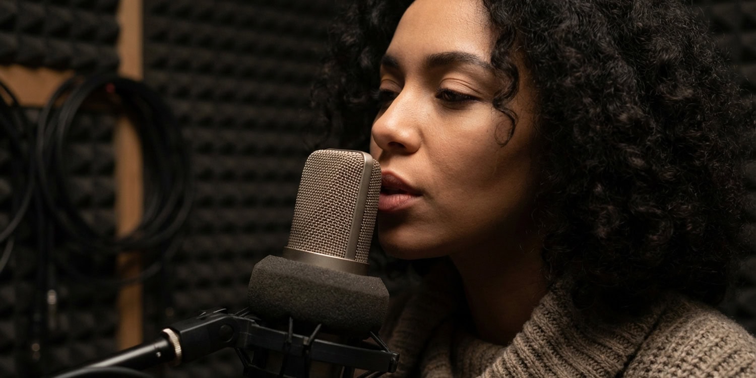 ASMR na lęk? Naukowcy sprawdzili, czy szept naprawdę działa