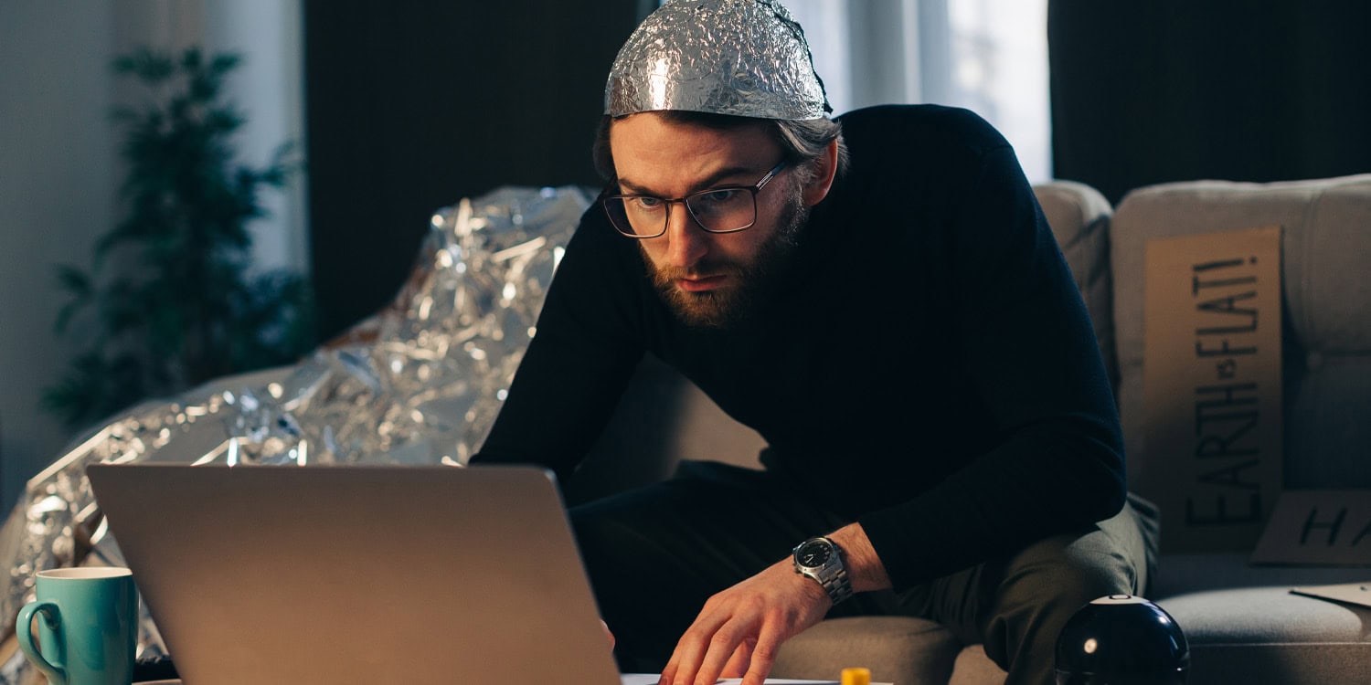 Jak rozmawiać z teorią spiskową? Naukowcy sprawdzili 30 metod